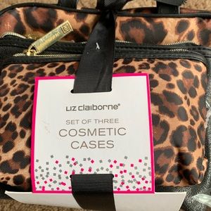 ⬇️ New set of 3 cosmetic cases ( Liz Clairborne)